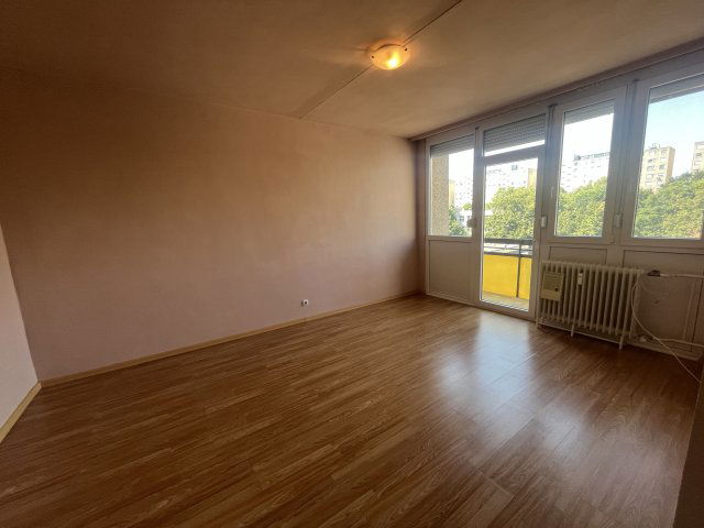 Kiadó panellakás, albérlet, Debrecenben, Gyergyó utcában