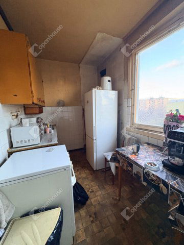 Eladó panellakás, Sopronban 43.9 M Ft, 3 szobás