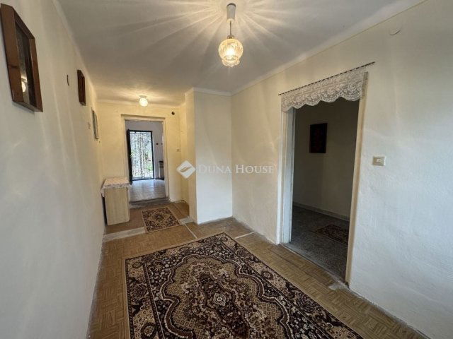 Eladó családi ház, Pécsett 44 M Ft, 4 szobás