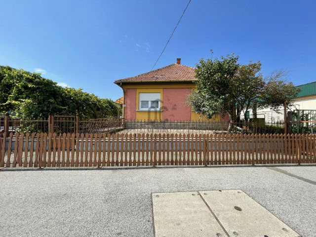 Eladó családi ház, Dormándon 28 M Ft, 2 szobás
