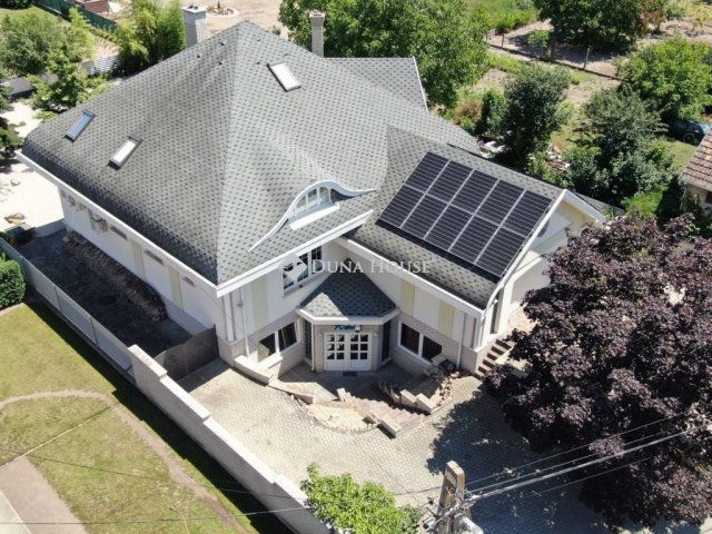 Eladó családi ház, Dabason 299 M Ft, 8 szobás