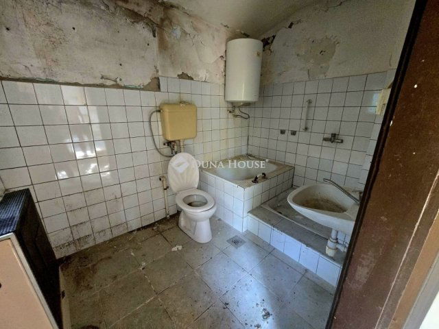 Eladó családi ház, Pécsett 19.9 M Ft, 5 szobás