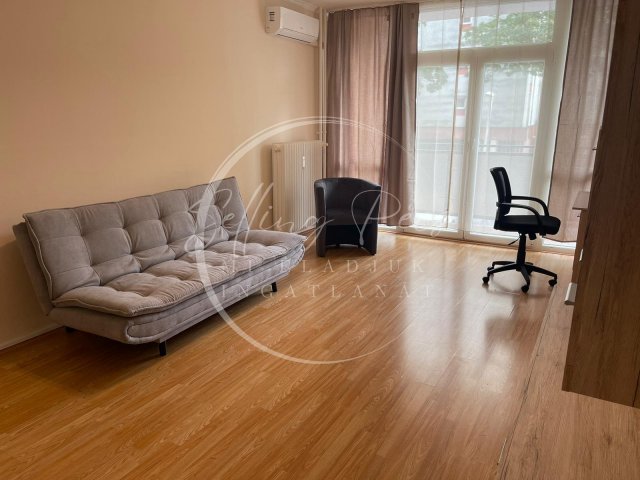 Kiadó panellakás, albérlet, Pécsett, Váci Mihály utcában