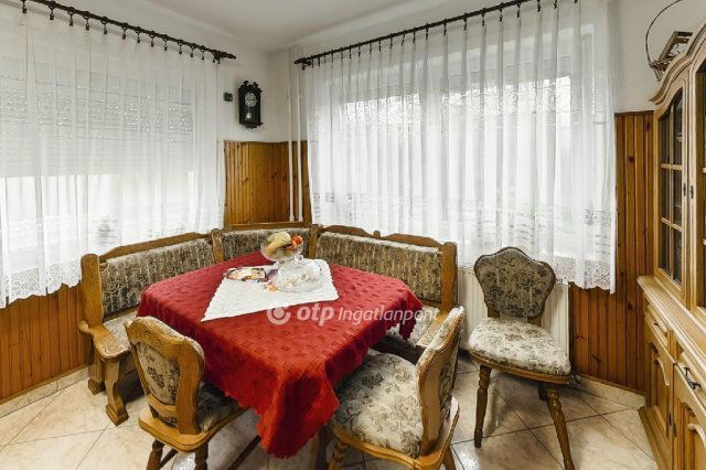 Eladó családi ház, Zsámbékon 130 M Ft, 3+2 szobás