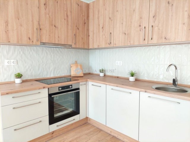 Eladó téglalakás, Pécsett 85.9 M Ft, 4 szobás