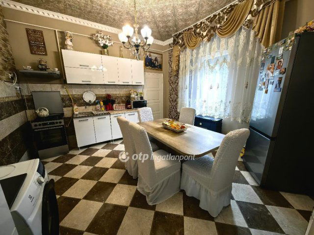 Eladó családi ház, Túrkevén 27 M Ft, 2 szobás