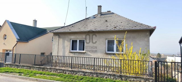 Eladó családi ház, Ajkán 61.5 M Ft, 4 szobás