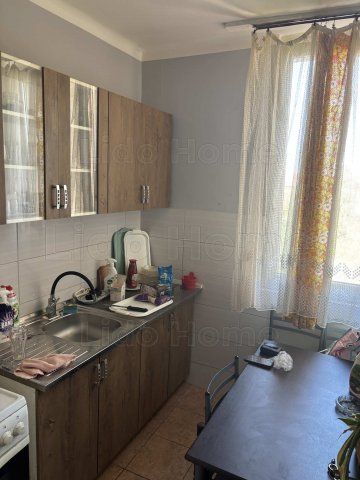 Eladó panellakás, Komáromban 36 M Ft, 2 szobás