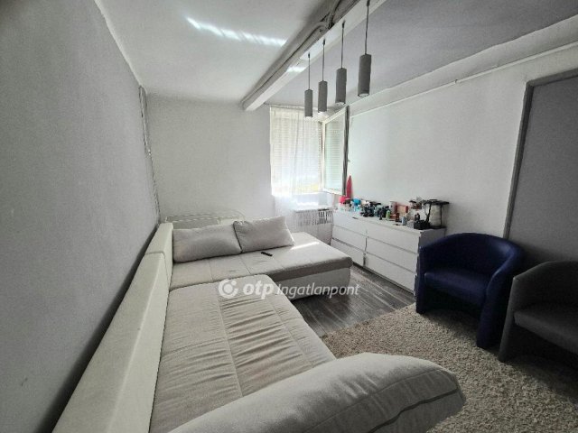 Eladó családi ház, Dunaföldváron 35 M Ft, 2 szobás