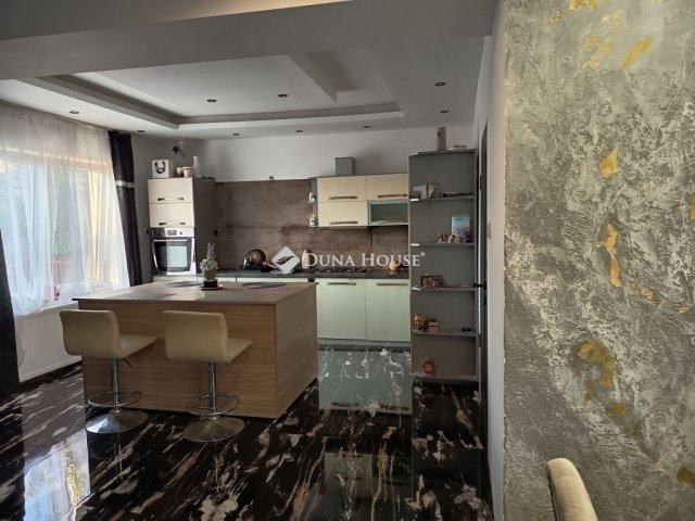 Eladó családi ház, Makón 52.5 M Ft, 3 szobás