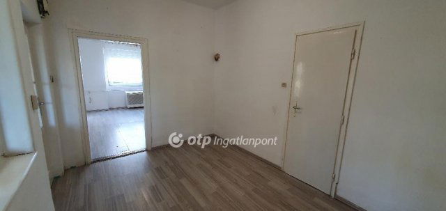 Eladó családi ház, Devecseren 18.9 M Ft, 2 szobás