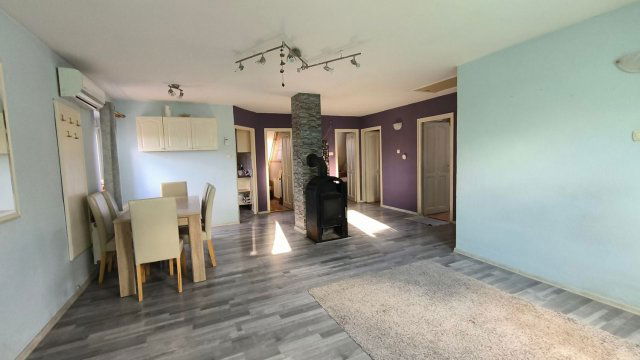 Eladó téglalakás, Keszthelyen 49.999 M Ft, 4 szobás