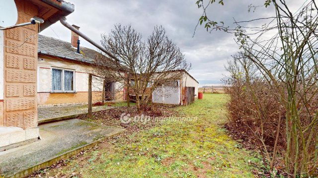 Eladó családi ház, Napkoron 26.4 M Ft, 2 szobás