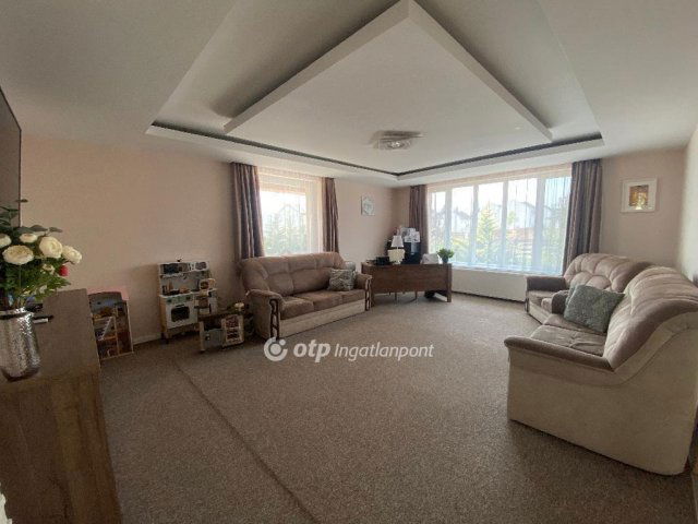 Eladó családi ház, Velencén 220 M Ft, 4 szobás