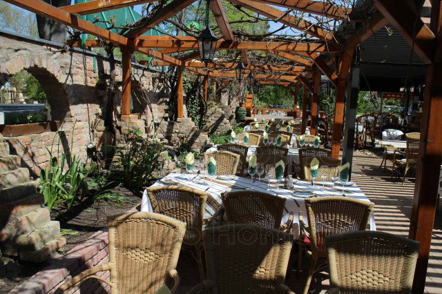 Eladó üzlethelyiség, Balatonföldváron 720 M Ft, 10 szobás