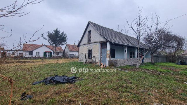 Eladó családi ház, Dunapatajon 7.5 M Ft, 2 szobás