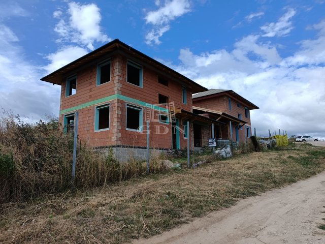 Eladó ikerház, Kerepesen 63 M Ft, 5 szobás / költözzbe.hu