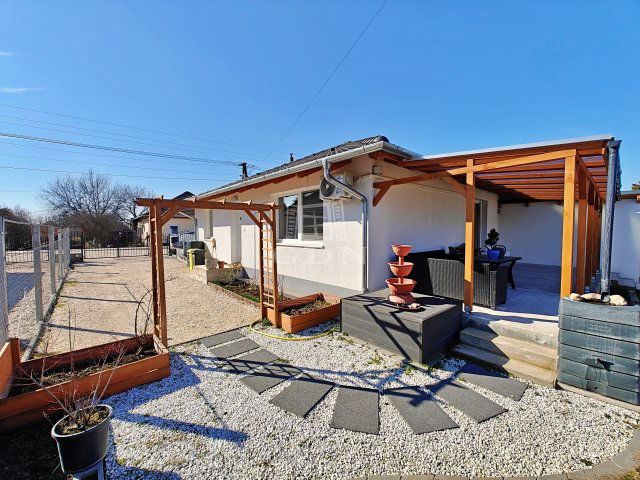 Eladó ikerház, Kakucson 99 M Ft, 4 szobás / költözzbe.hu