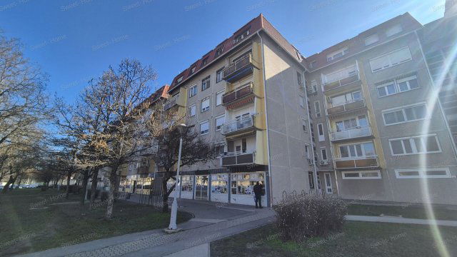 Eladó panellakás, Kecskeméten 58.5 M Ft, 3 szobás