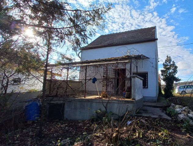 Eladó nyaraló, Csákváron 14.5 M Ft, 2 szobás