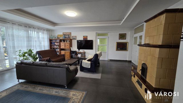 Eladó családi ház, Debrecenben 250 M Ft, 8 szobás