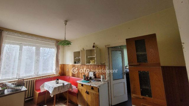 Eladó családi ház, Jászberényben 42.5 M Ft, 4 szobás