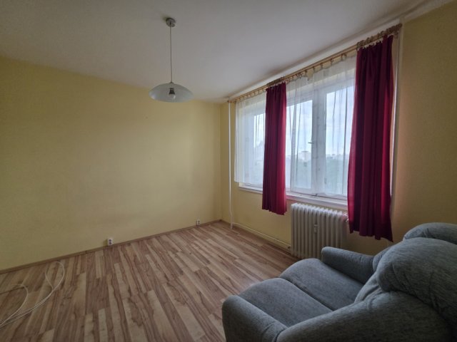 Eladó panellakás, Dunaújvárosban 33 M Ft, 2 szobás