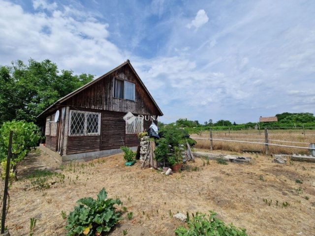 Eladó nyaraló, Monoron 27 M Ft, 3 szobás / költözzbe.hu