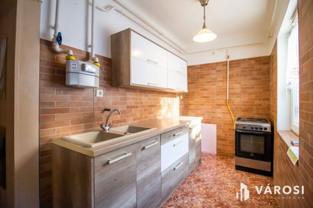 Eladó családi ház, Székesfehérvárott 55.5 M Ft, 2 szobás