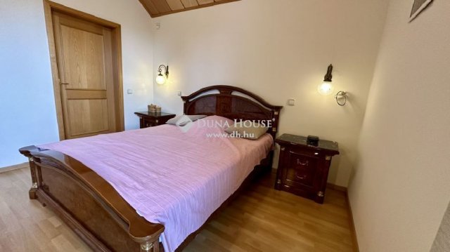 Eladó családi ház, Leányfaluban 543 M Ft, 6+1 szobás
