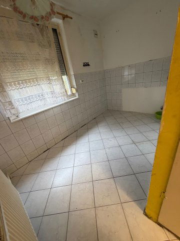 Eladó panellakás, Tatabányán 44.5 M Ft, 2+2 szobás
