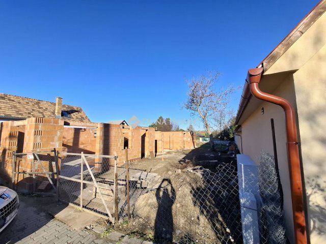 Eladó ikerház, XXII. kerületben, Romhányi József utcában