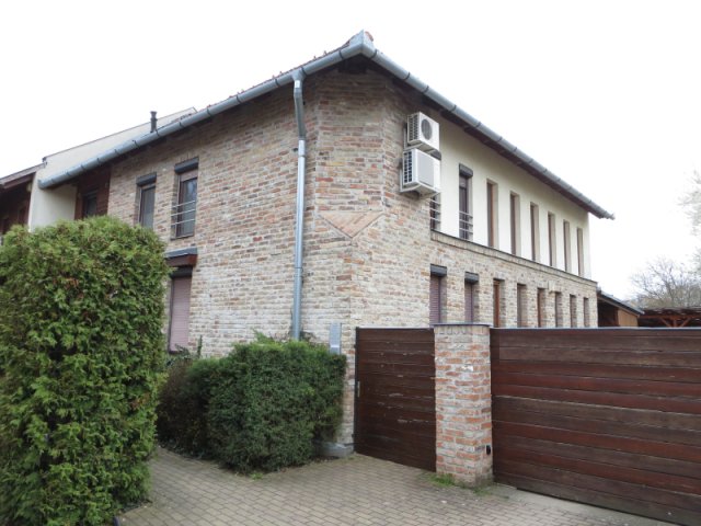 Eladó téglalakás, Gyulán 69 M Ft, 2+2 szobás