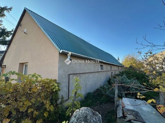 Eladó családi ház, Csákváron 62.9 M Ft, 3 szobás