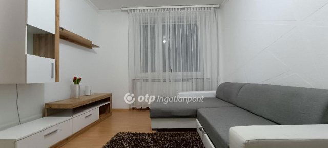 Kiadó téglalakás, albérlet, Ajkán 95 E Ft / hó, 1 szobás