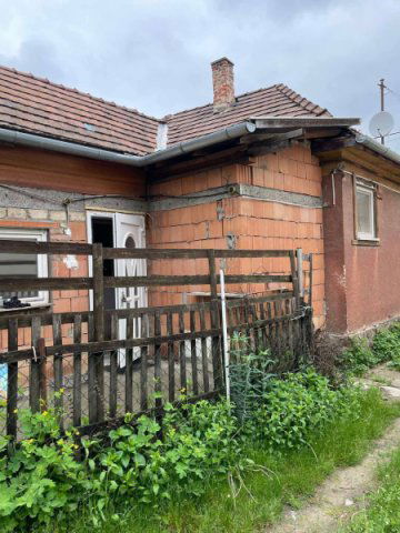 Eladó családi ház, Pilisvörösváron 47.99 M Ft, 2 szobás