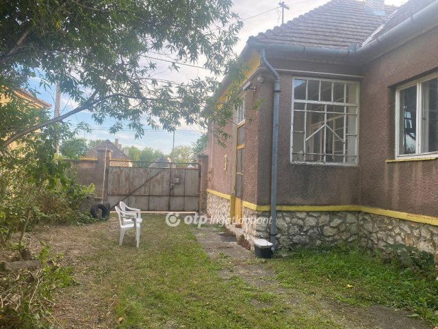 Eladó családi ház, Bébén 19.9 M Ft, 2 szobás