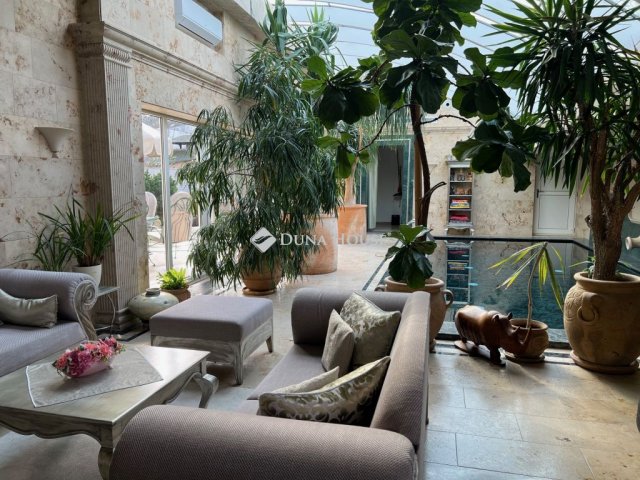 Eladó családi ház, Nyíregyházán 400 M Ft, 1 szobás