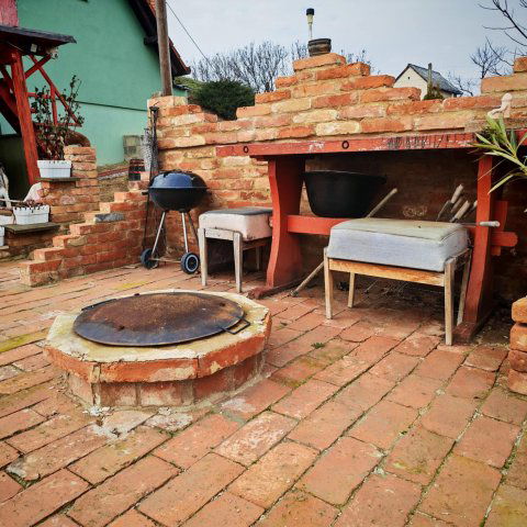 Eladó nyaraló, Pécsett 46.9 M Ft, 3 szobás