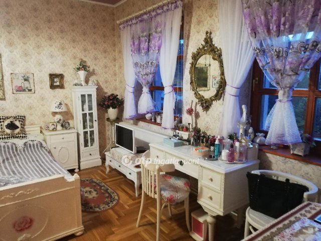 Eladó családi ház, Budapesten, III. kerületben 220 M Ft