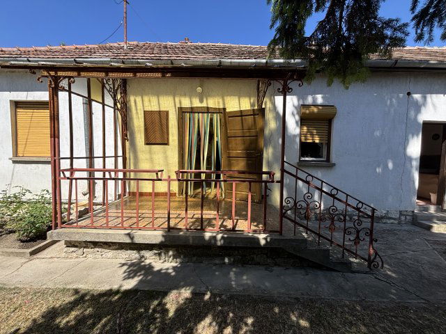 Eladó családi ház, Pécselyen 52 M Ft, 2 szobás