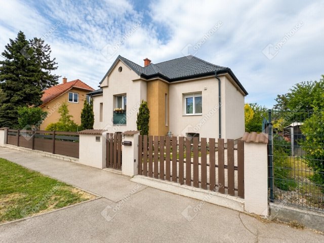 Eladó családi ház, Székesfehérvárott 139.99 M Ft, 3 szobás