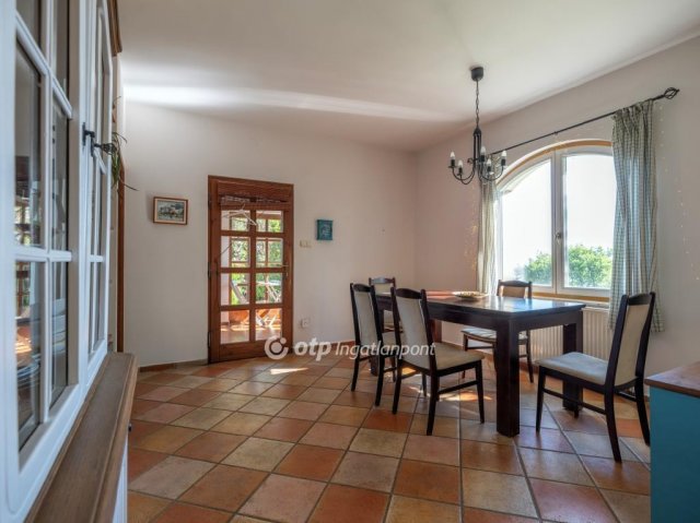 Eladó családi ház, Budakalászon 184.9 M Ft, 5 szobás