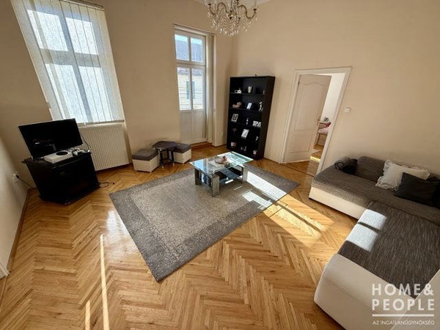 Eladó téglalakás, Szegeden 104 M Ft, 2+1 szobás