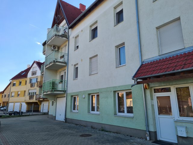 Eladó téglalakás, Celldömölkön 32 M Ft, 3 szobás