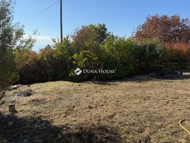 Eladó családi ház, Pécsett 99.9 M Ft, 1 szobás