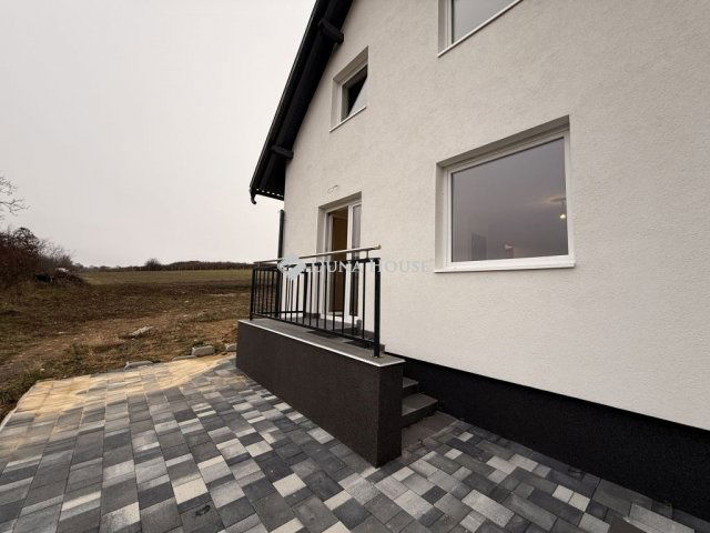 Eladó családi ház, Hosszúhetényen 84.9 M Ft, 5 szobás