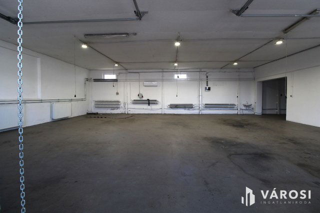 Kiadó ipari ingatlan, Békéscsabán 250 E Ft / hó
