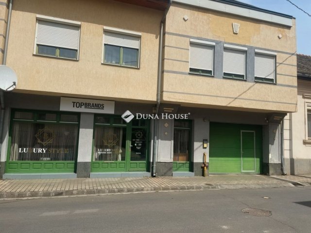 Kiadó téglalakás, albérlet, Baján 130 E Ft / hó, 2 szobás
