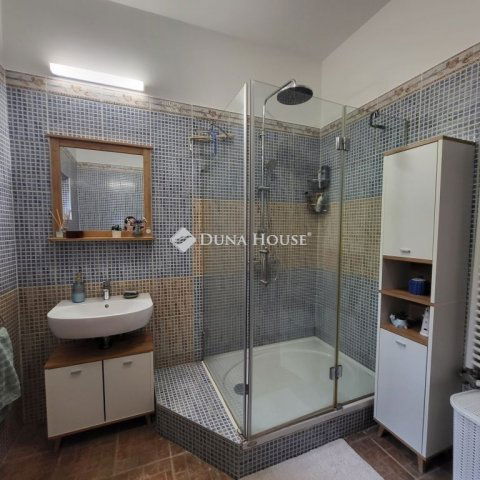 Eladó családi ház, Szegeden 210 M Ft, 6 szobás